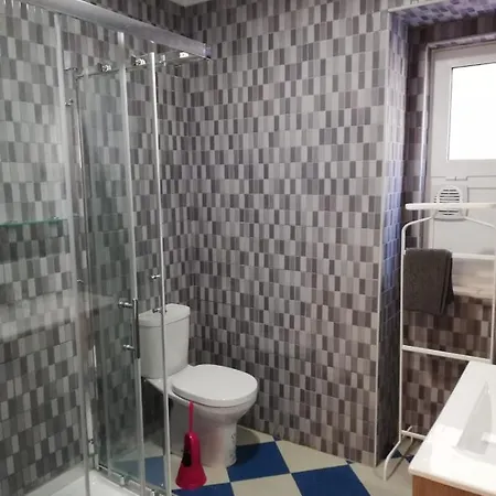 Bed&shower -self Check-in Vendégház Moscavide
